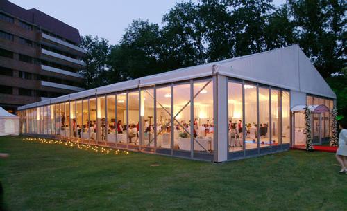 玻璃篷房由什么結(jié)構(gòu)組成？